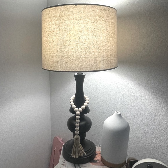Black lamp with cream shade - Picture 1 of 4